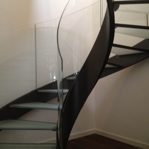 le_national_de_montreux_-escalier_en_verre_5_v_.jpg